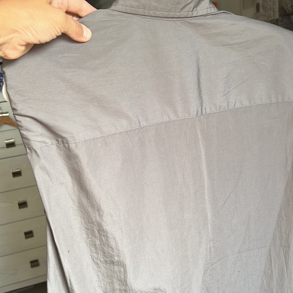 Babaton Aritzia Grey Shoulder Pad Button-down Shirt size M - Picture 5 of 5